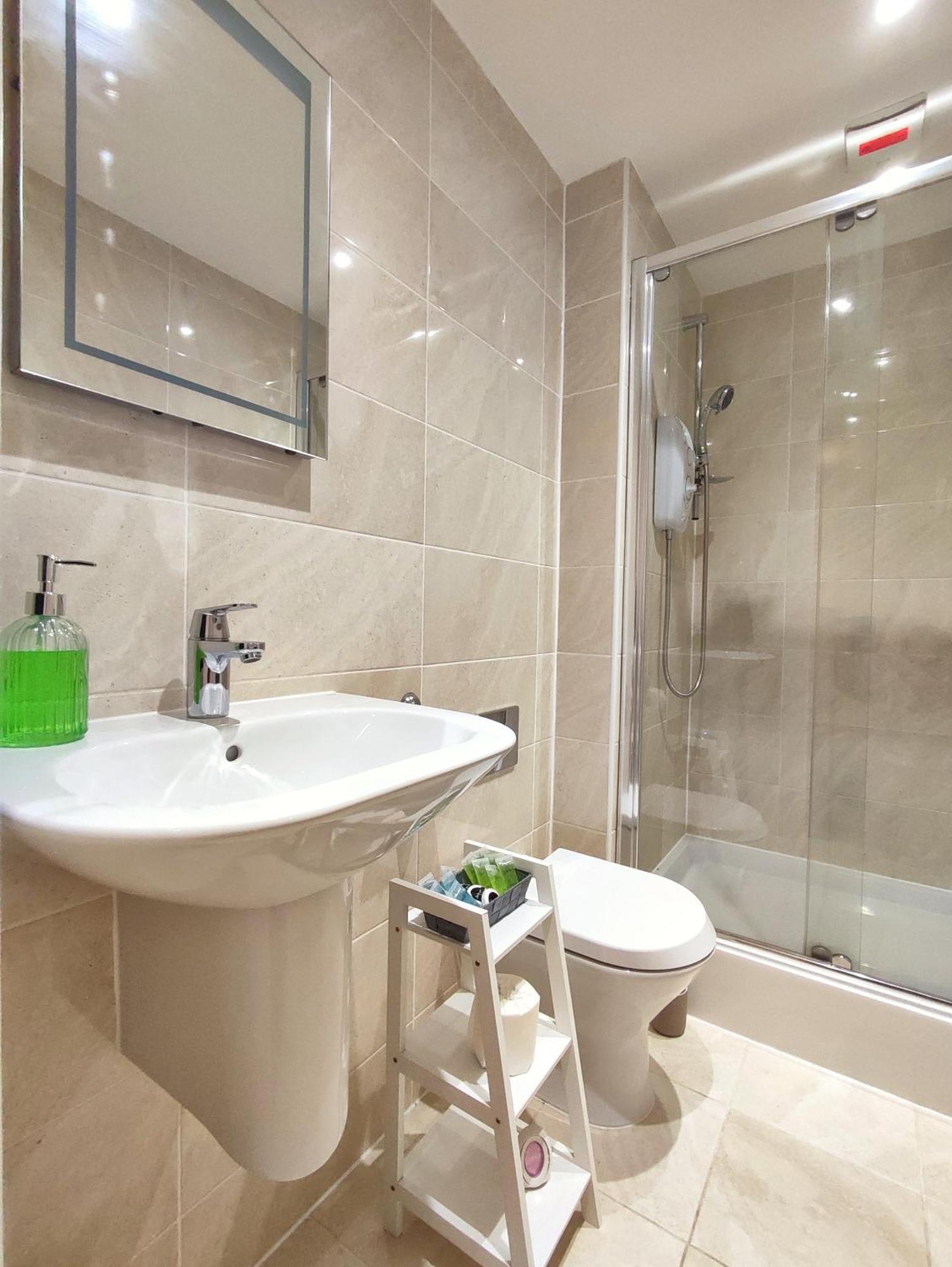 Duplex Apartment In Leeds With King Size Bed - Long Stay Rates Available Exterior foto